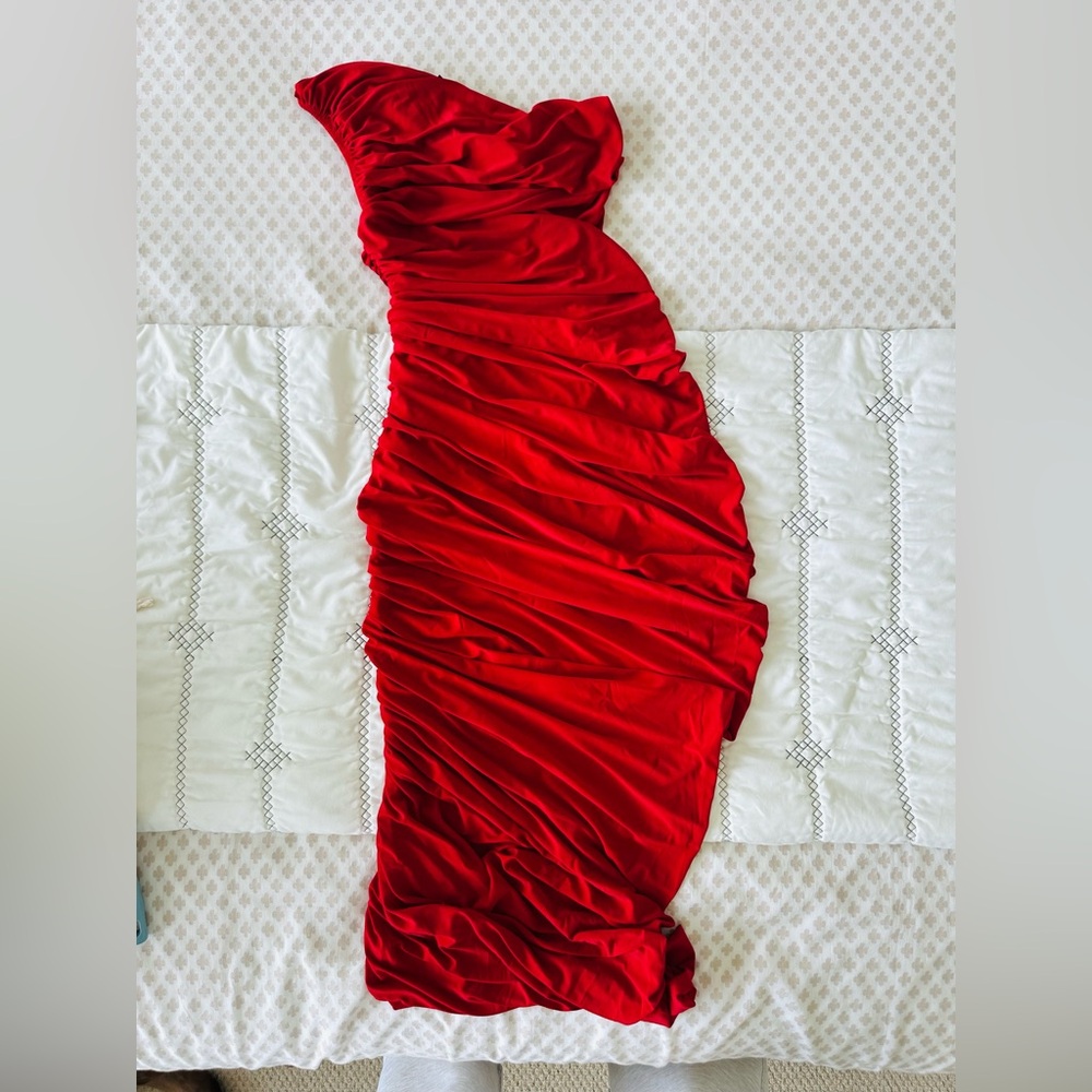 Norma Kamali Diana Ruched One-Shoulder Gown - Picture 3 of 5